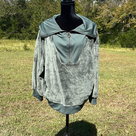 summersalt Tops - Summersalt Drapey collar Hunter green velour feel 1/2 zip pullover. Size 1XL